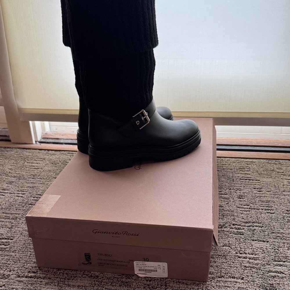 NWT Gianvito Rossi Buckle Chalet Boot black size 39 retail $1295